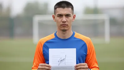 Colchester Goalkeeper Tom Smith Signs New Deal to Remain at the Club