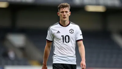 Aaron Donnelly, who played 22 games for Colchester United, has joined Dunfermline Athletic on a season-long loan from Dundee